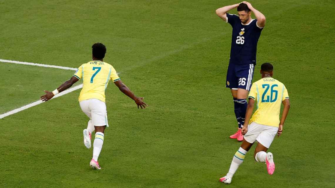 Vinícius & Cunha Tear Scotland Apart, Samba Party in Miami